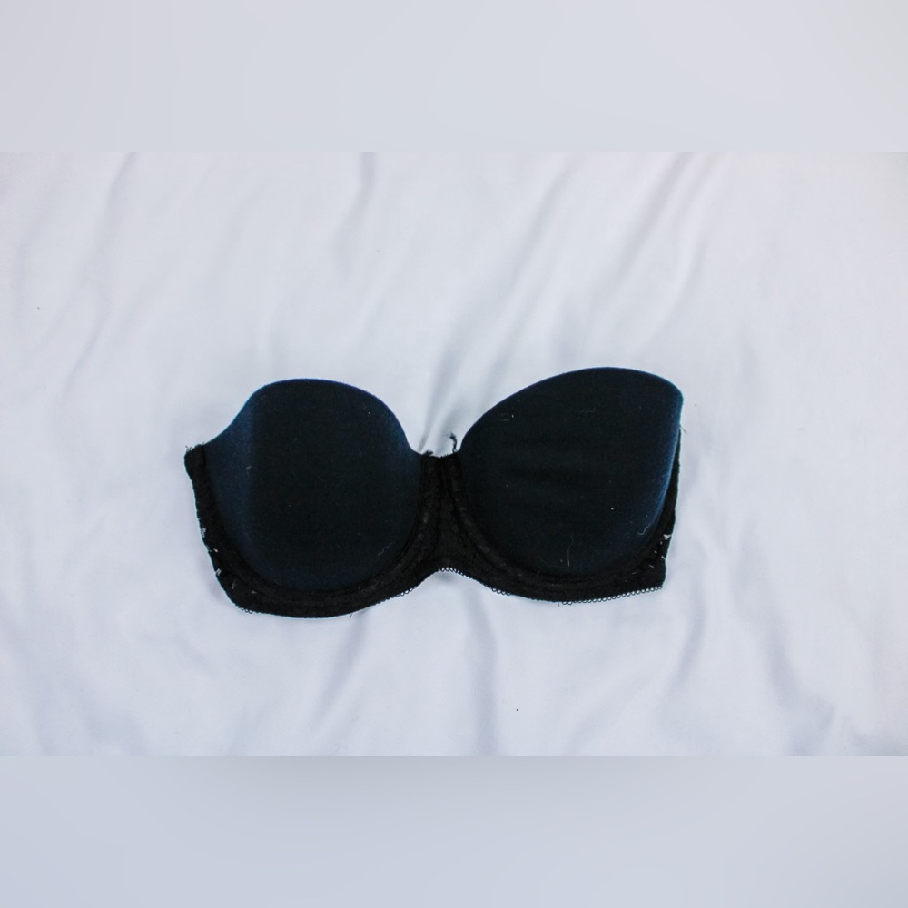 H&M strapless bra. Size 32C. Lace on the sides.